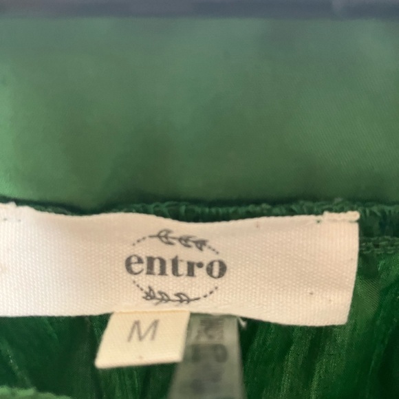 Entro Green Blouse with Cream Ruffle Sleeves - Picture 4 of 7